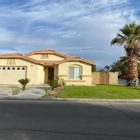 Villa Walking Distance To Stagecoach